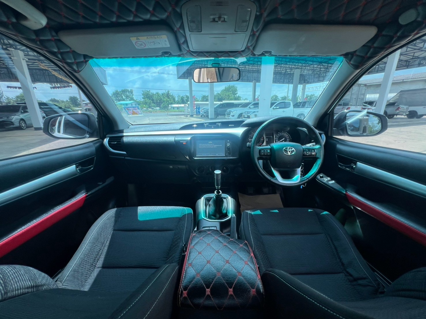 Car image 19