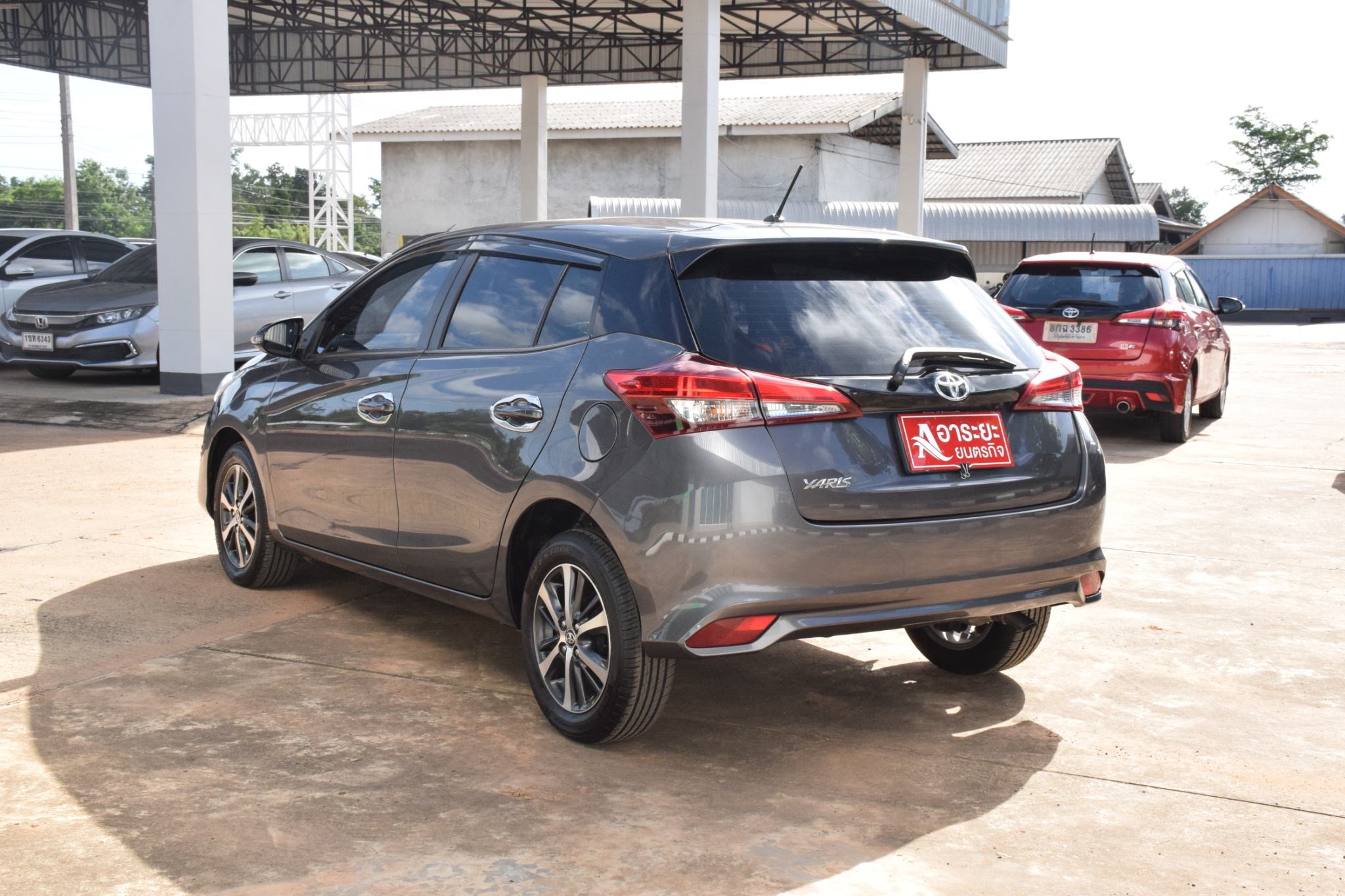 Car image 10