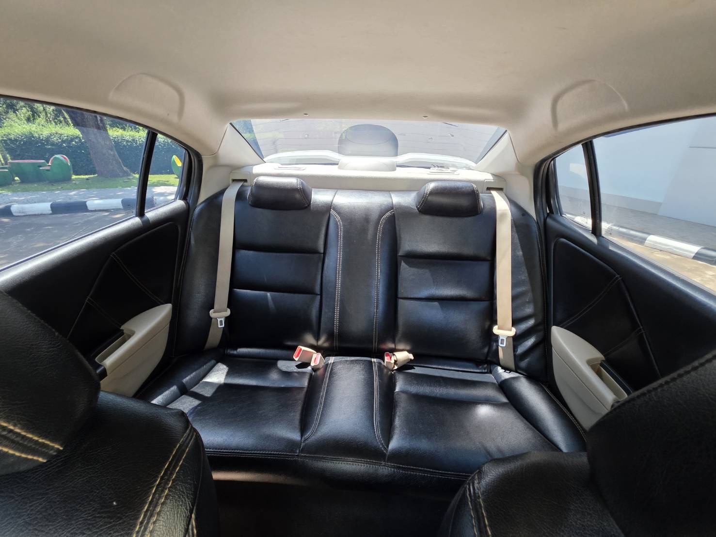 Car image 21