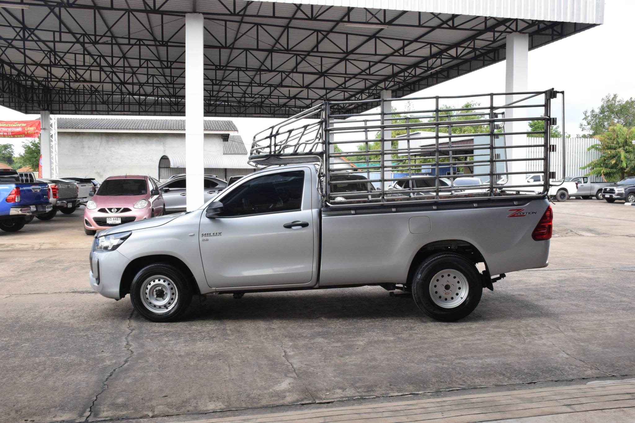 Car image 12