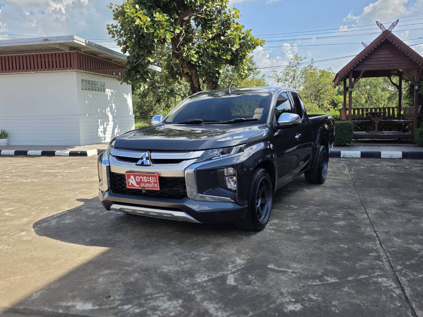 Car image 5