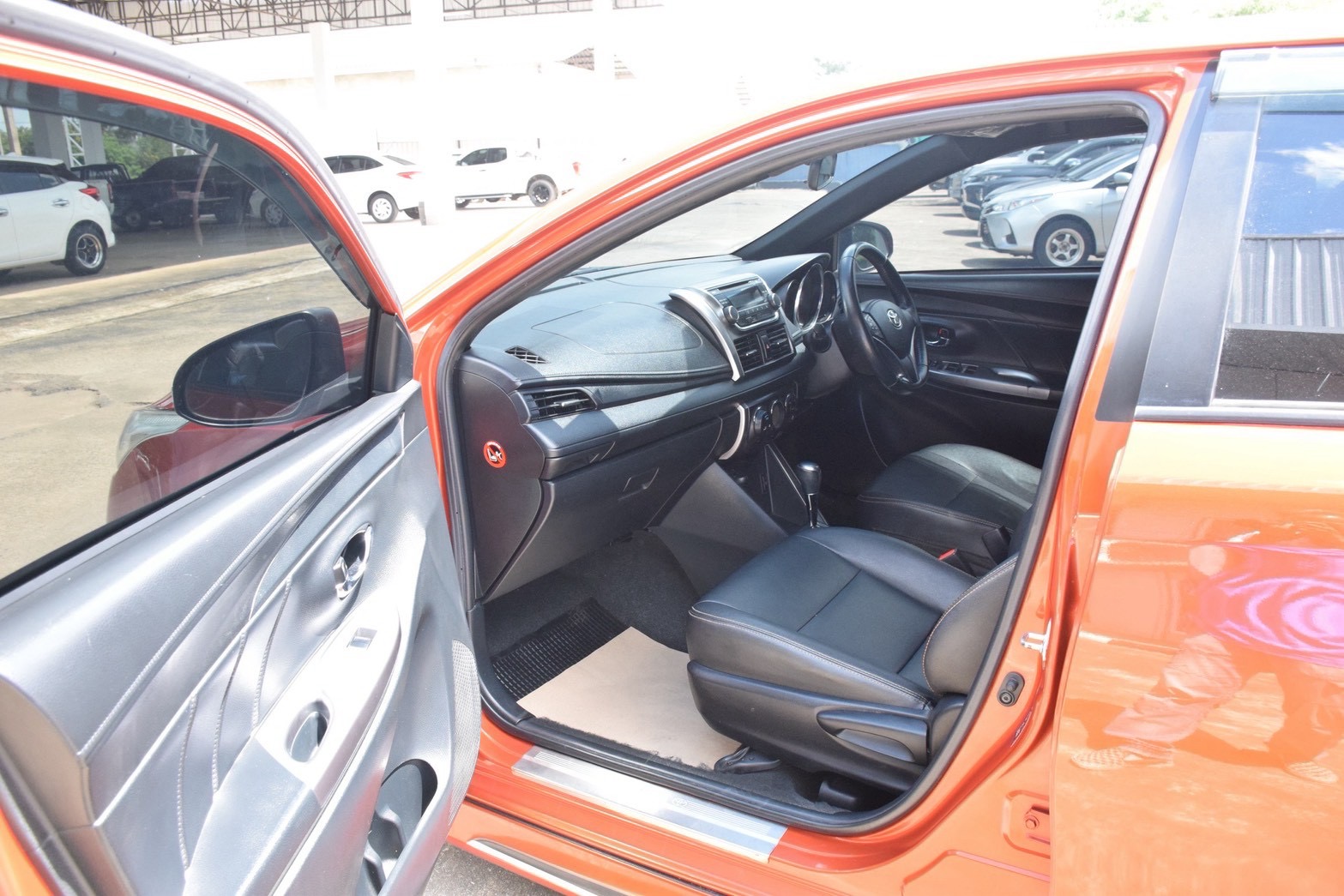 Car image 15