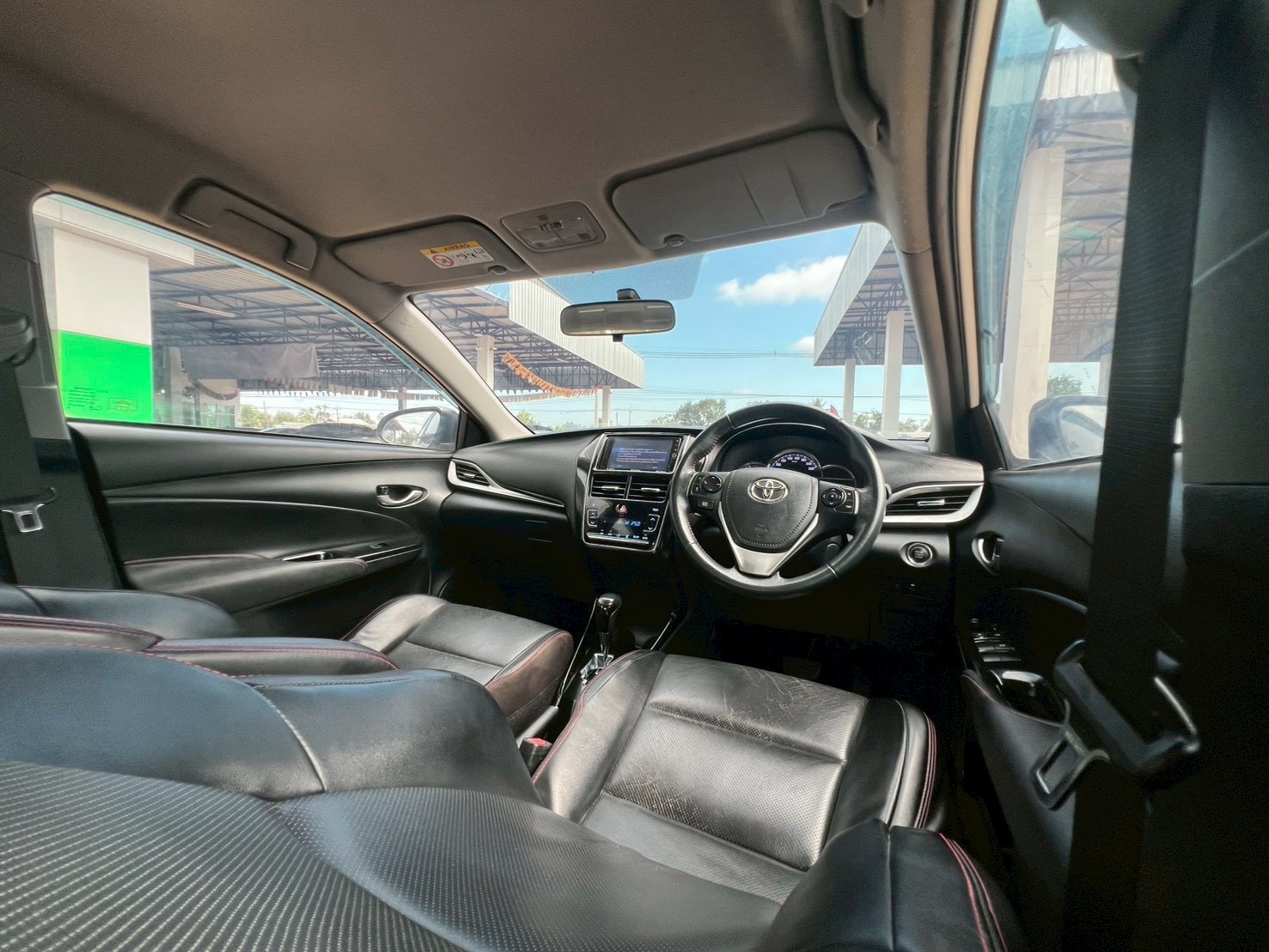 Car image 25