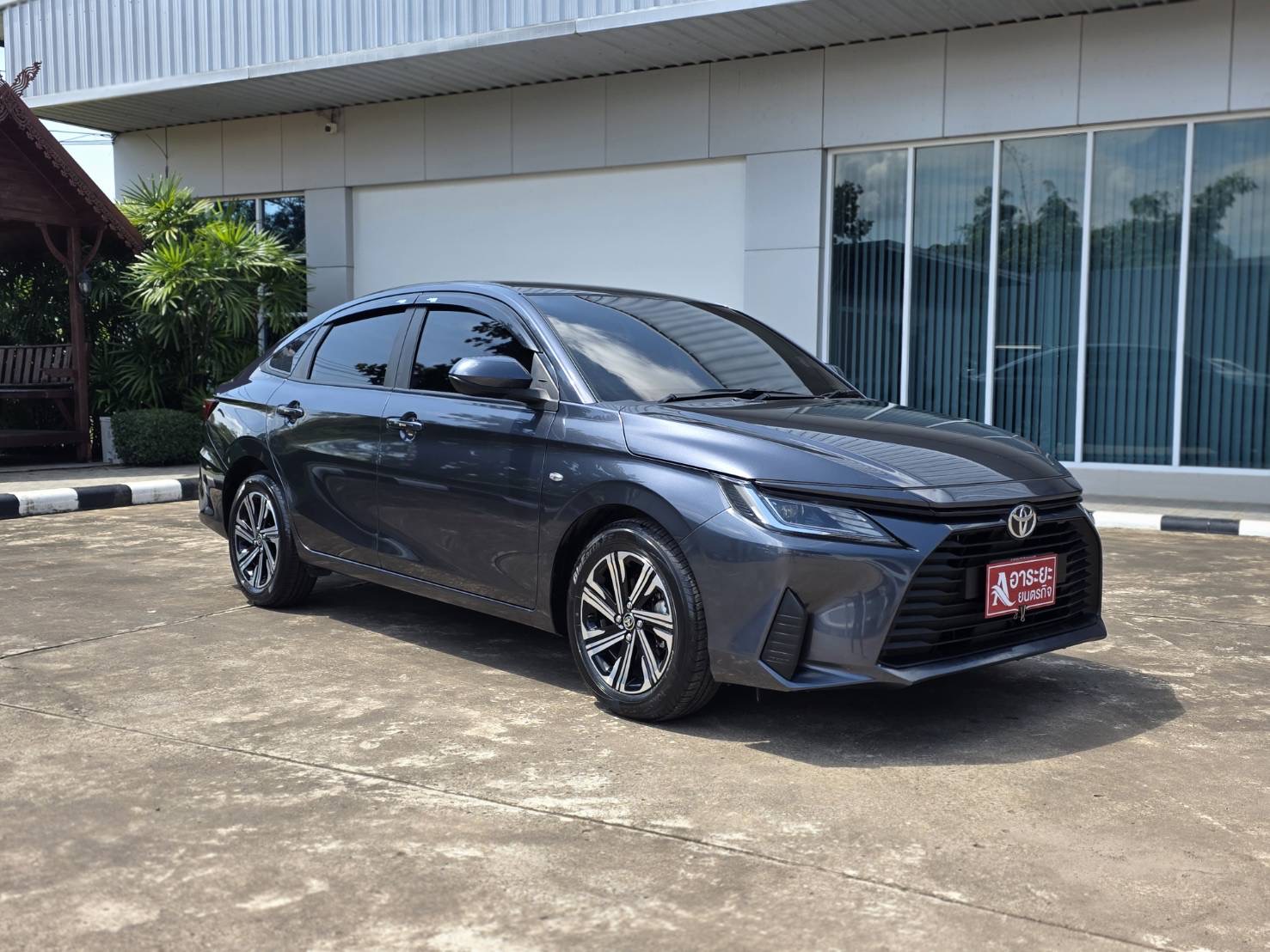 Car image 7