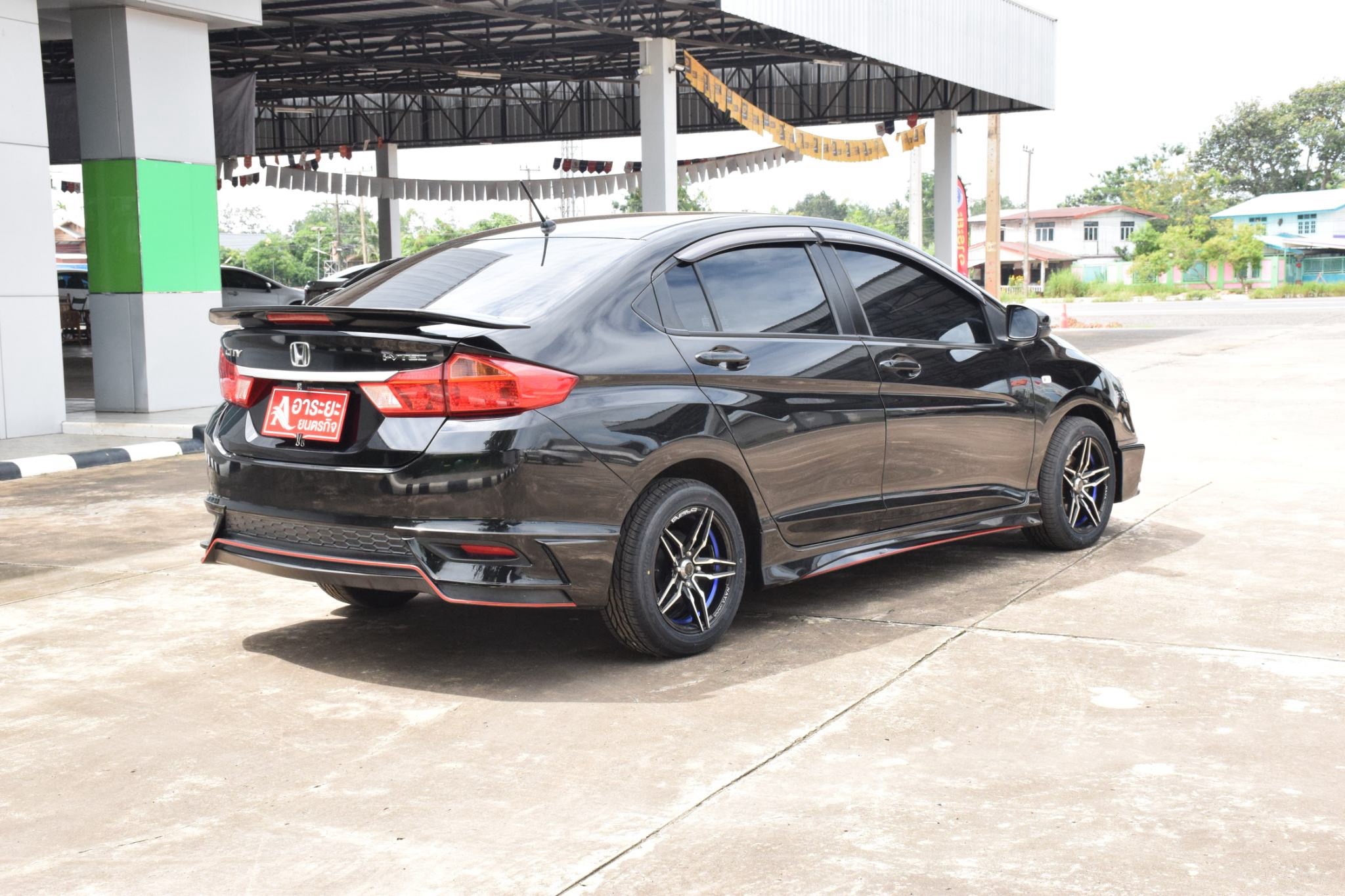 Car image 8