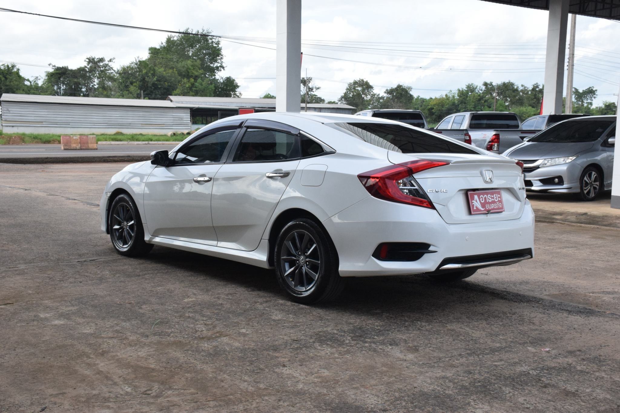 Car image 10