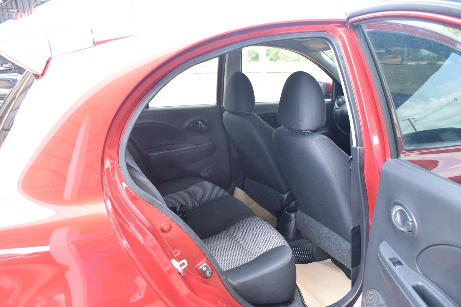 Car image 15