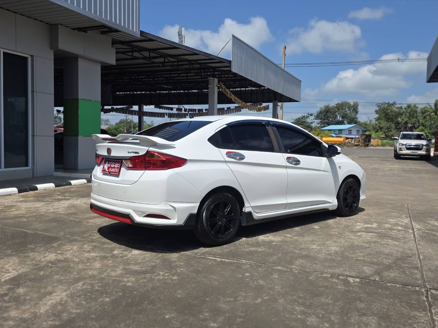 Car image 8