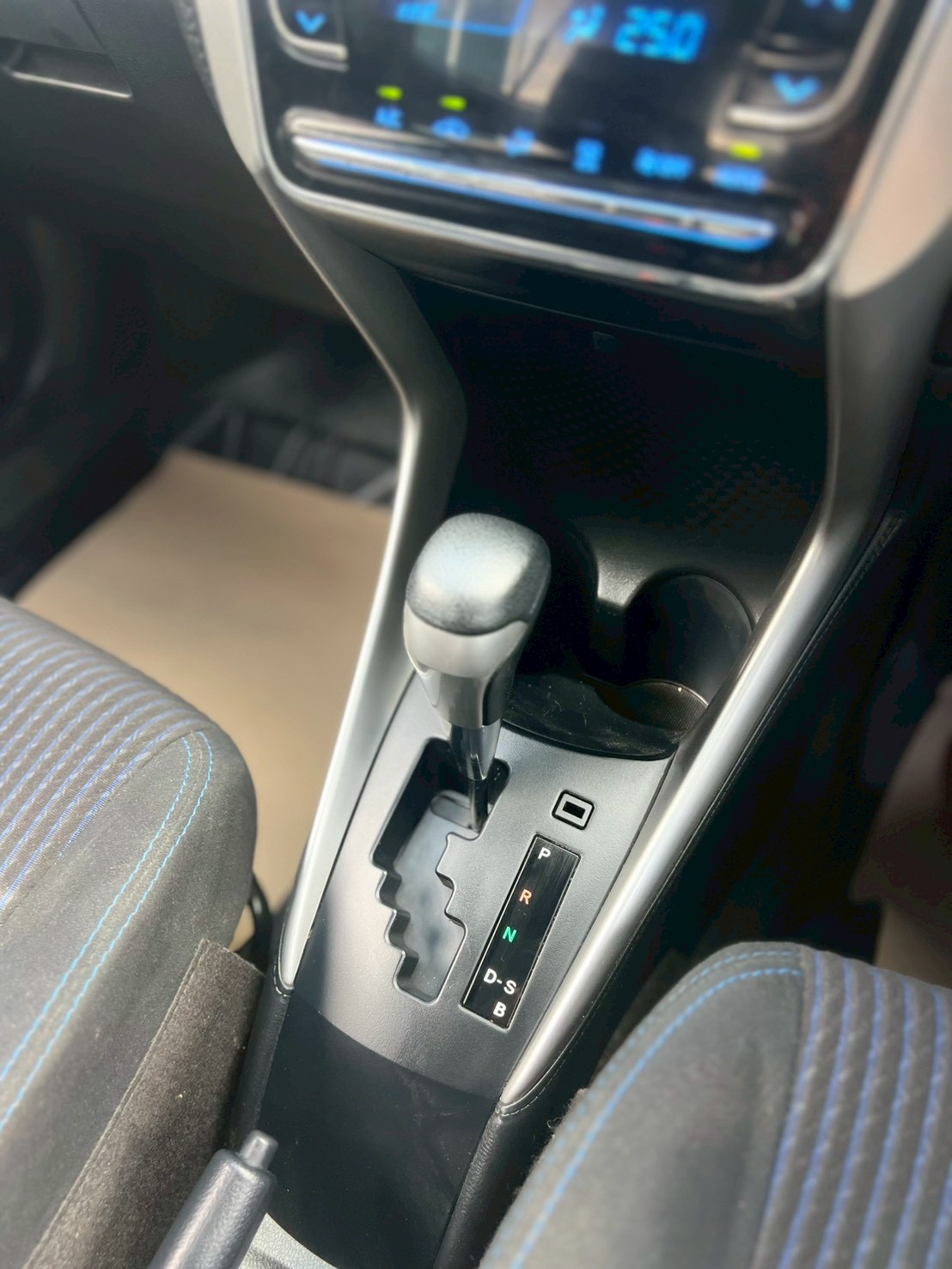 Car image 19