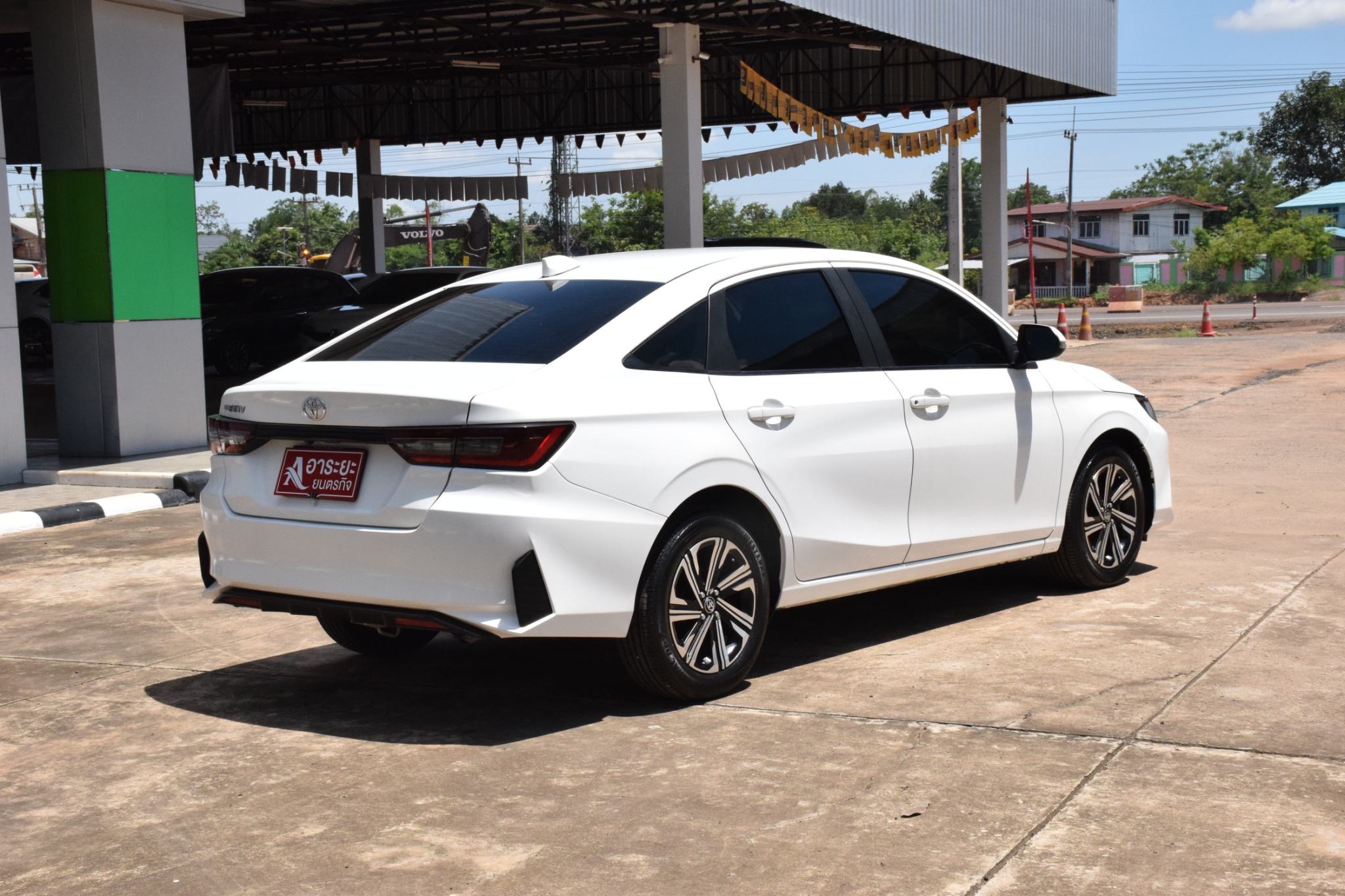 Car image 8