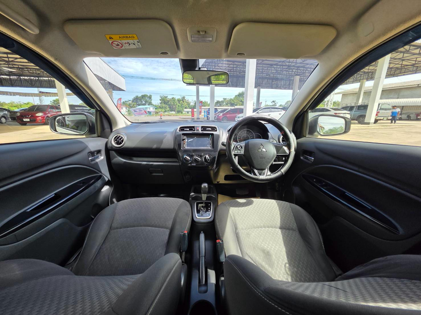 Car image 15