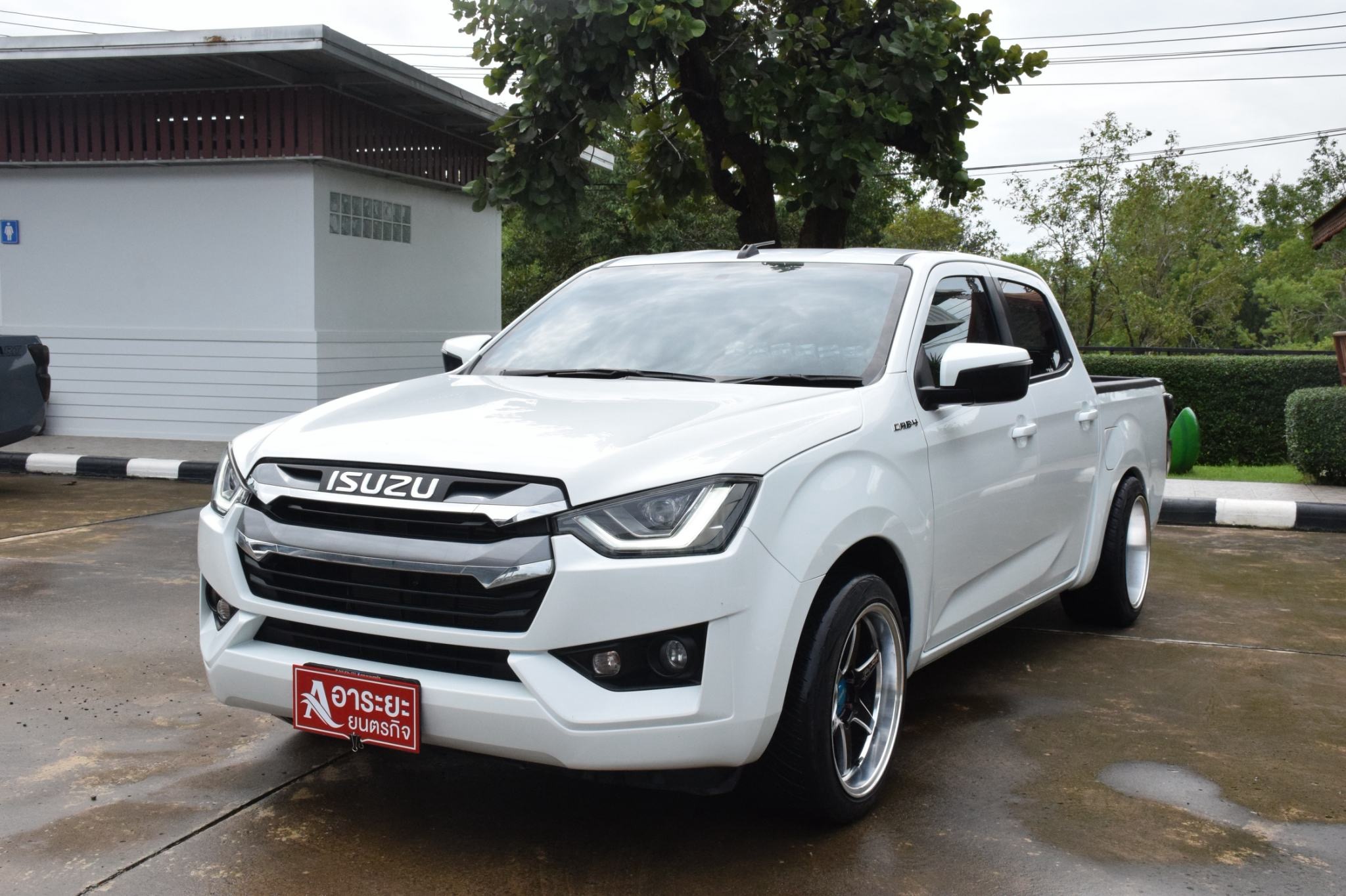 Car image 1