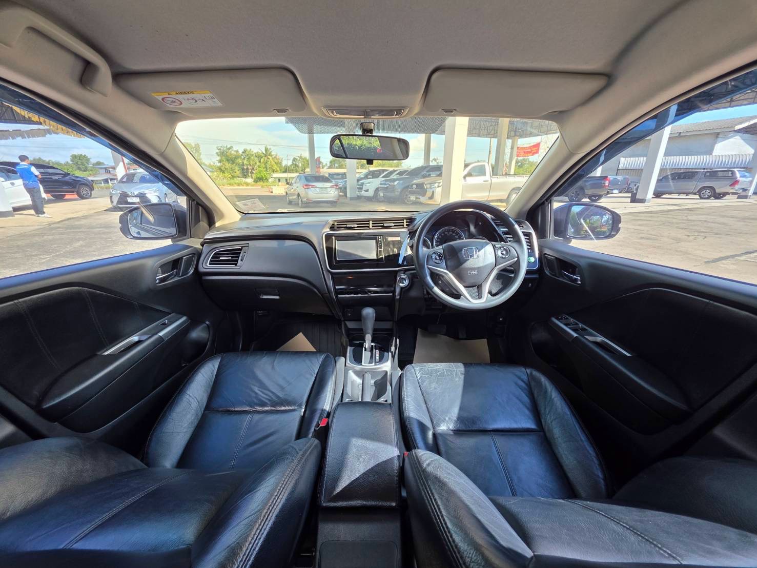 Car image 17