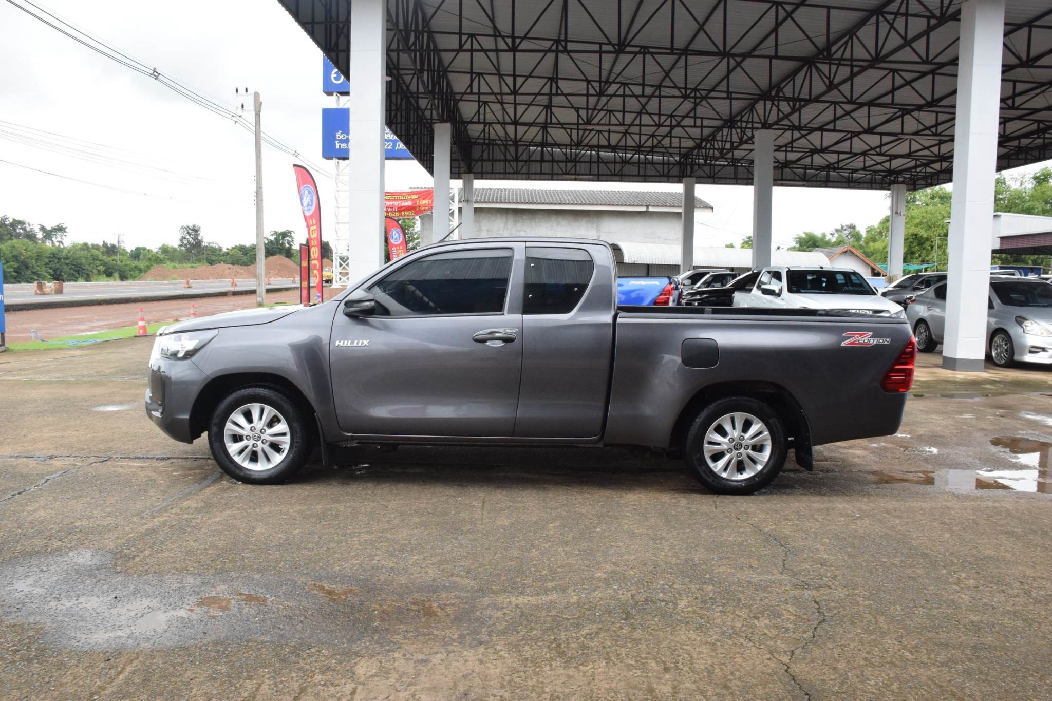 Car image 12