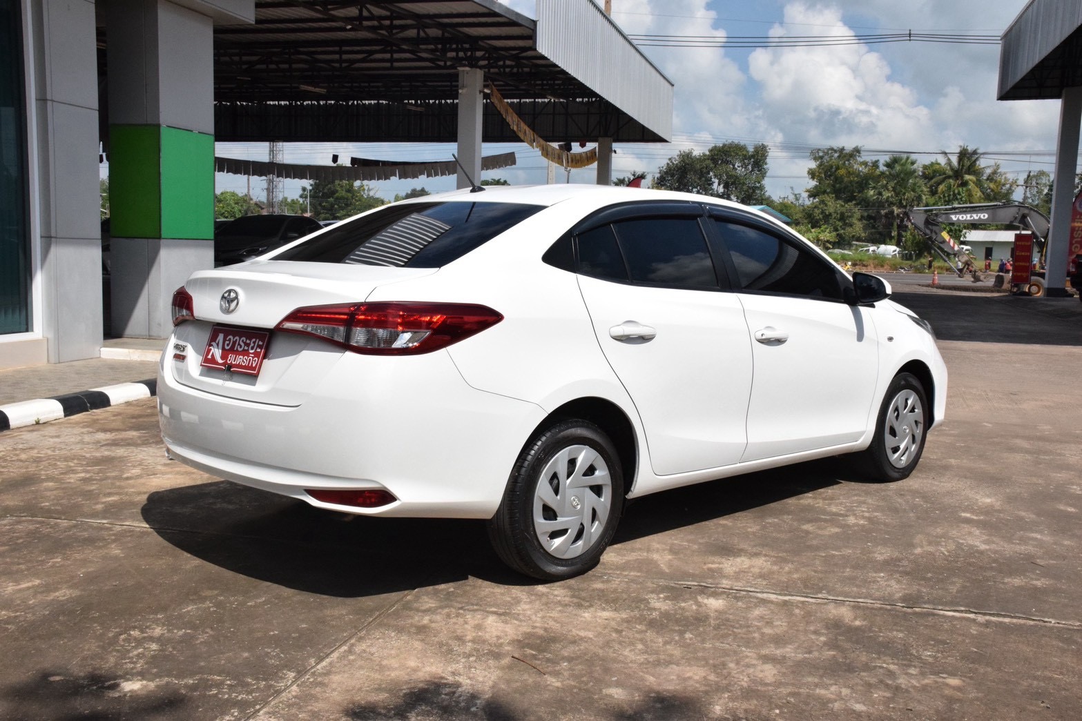 Car image 8