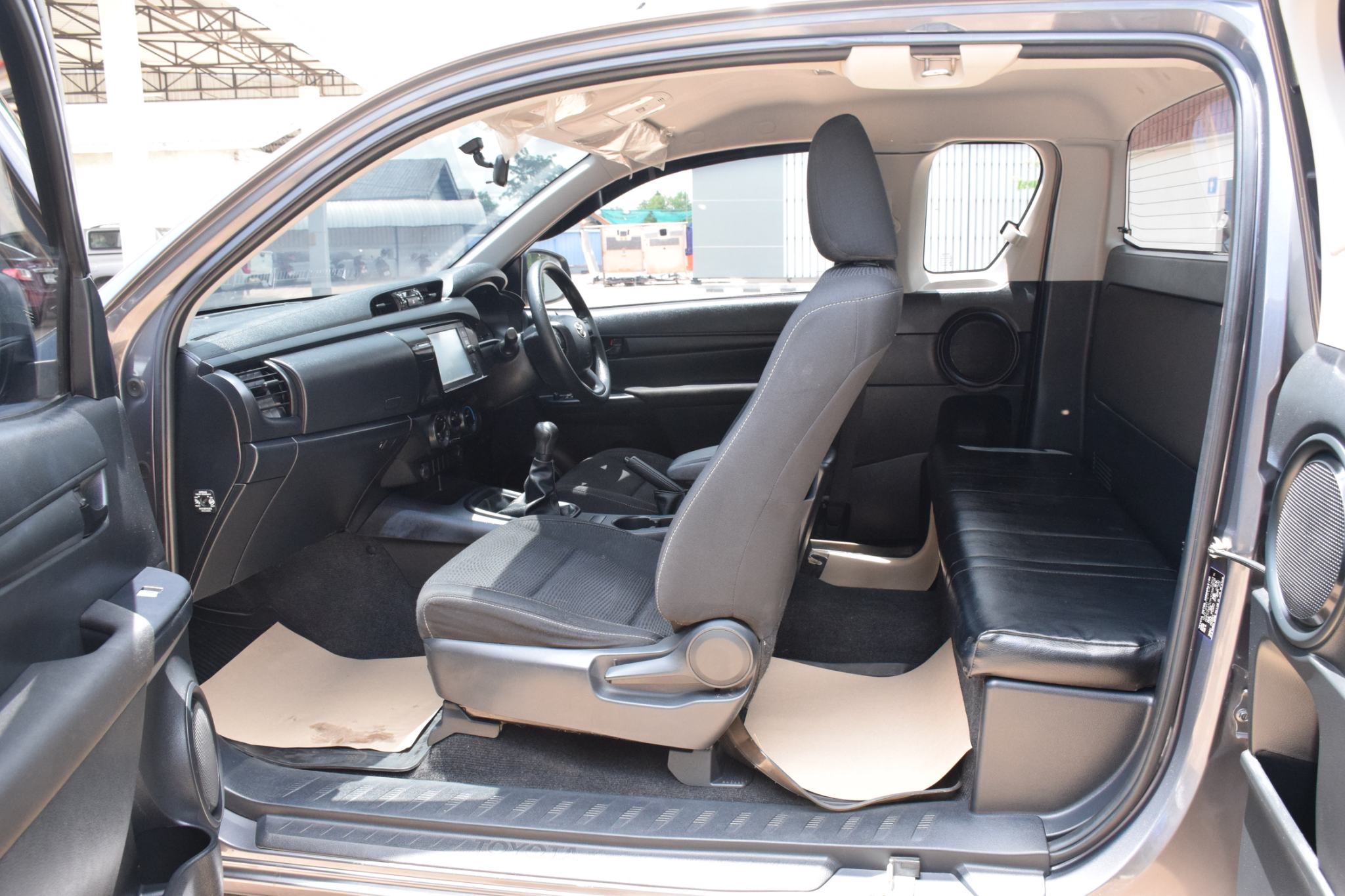 Car image 16