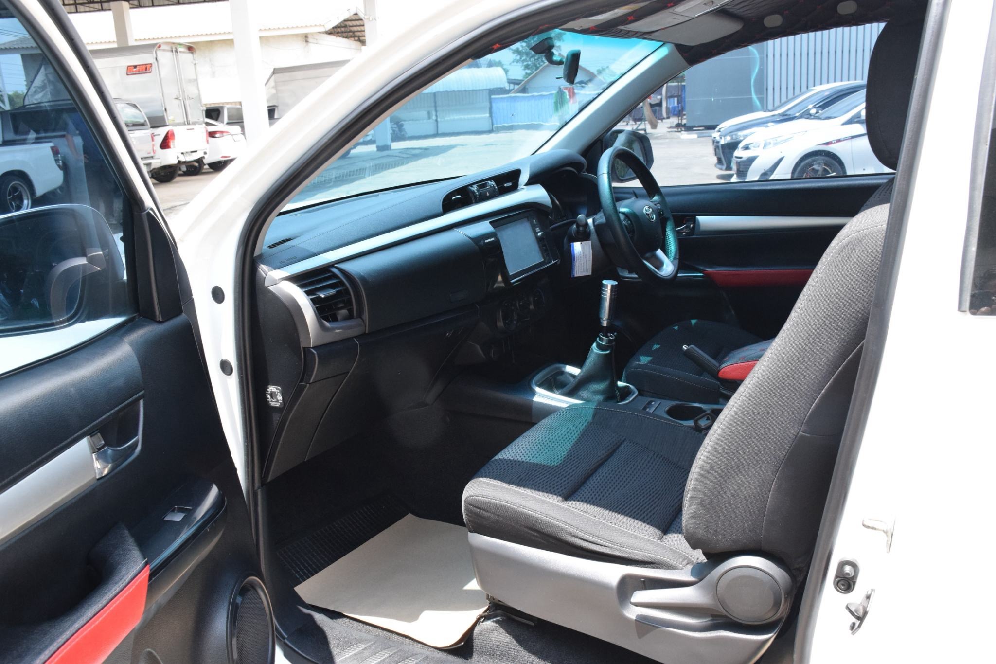 Car image 15