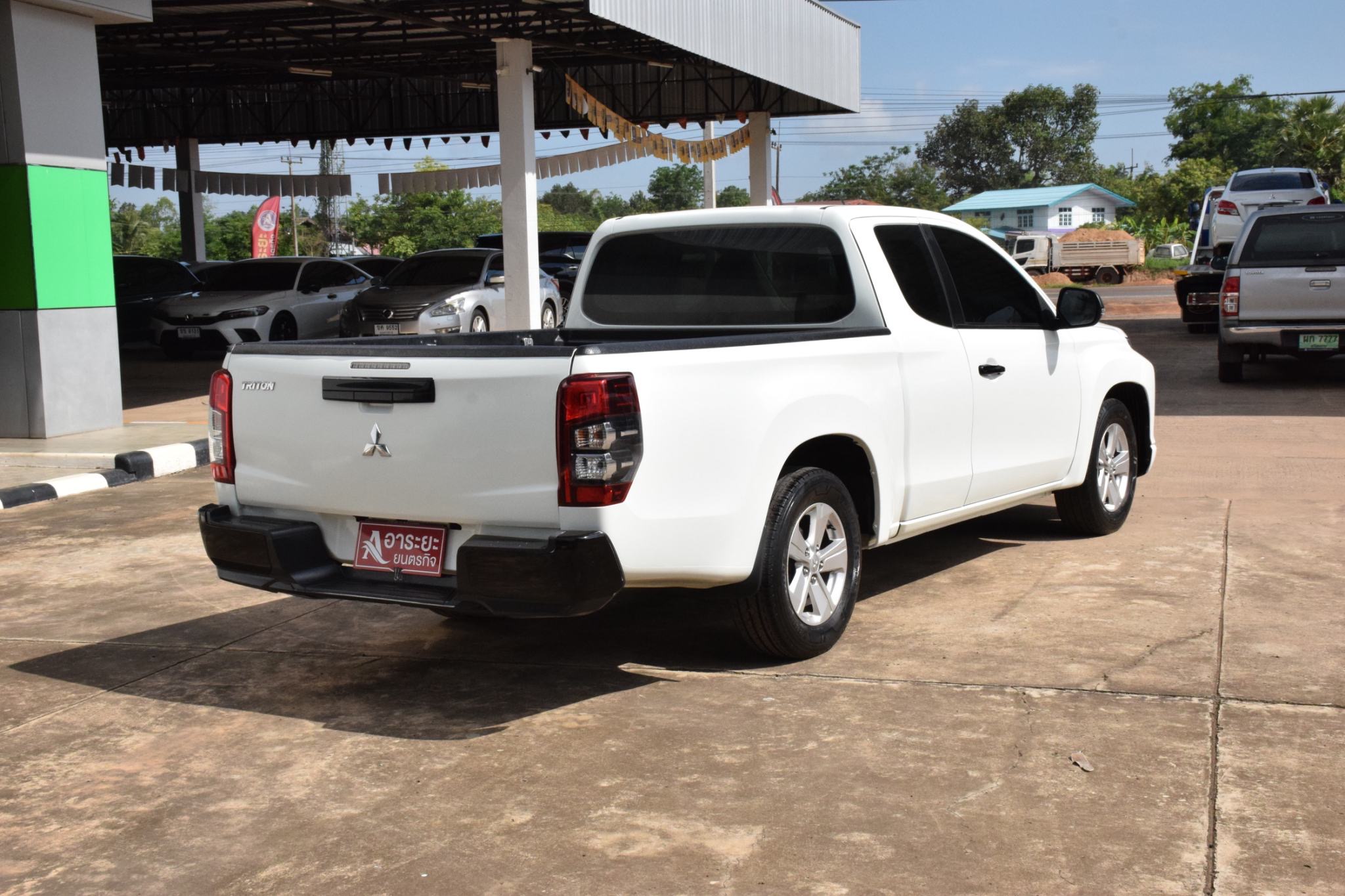 Car image 8