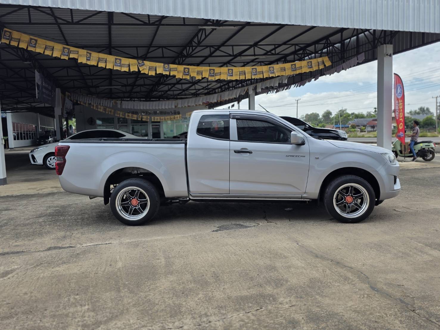 Car image 11