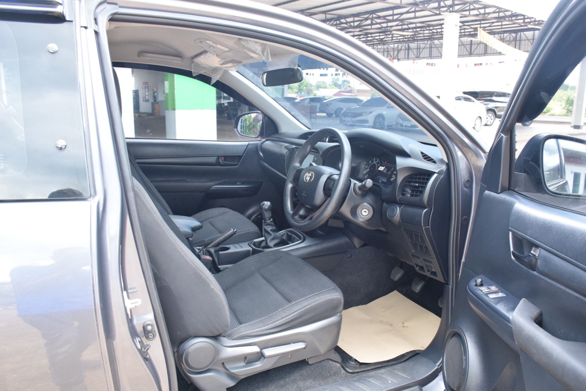 Car image 13