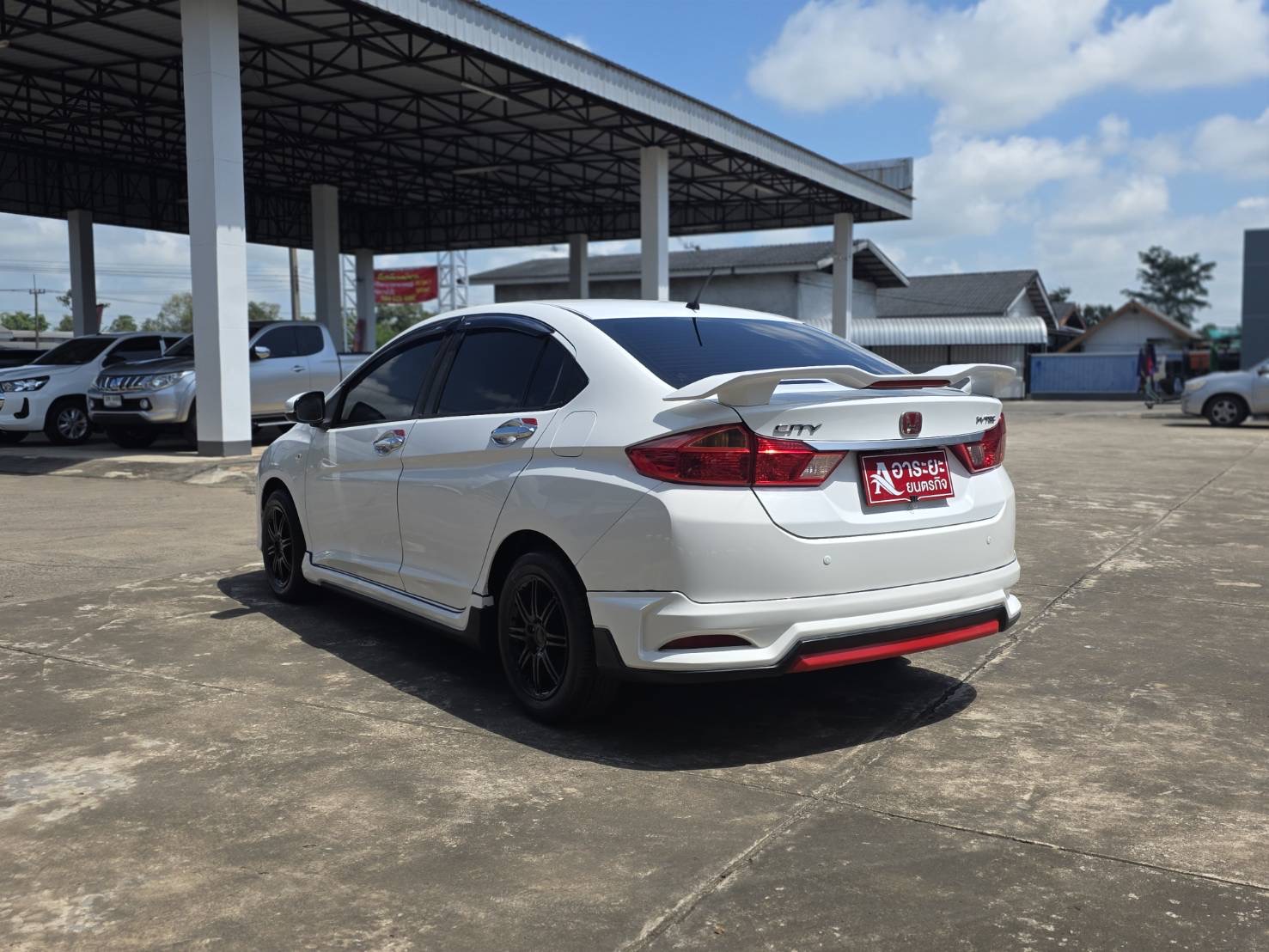 Car image 10