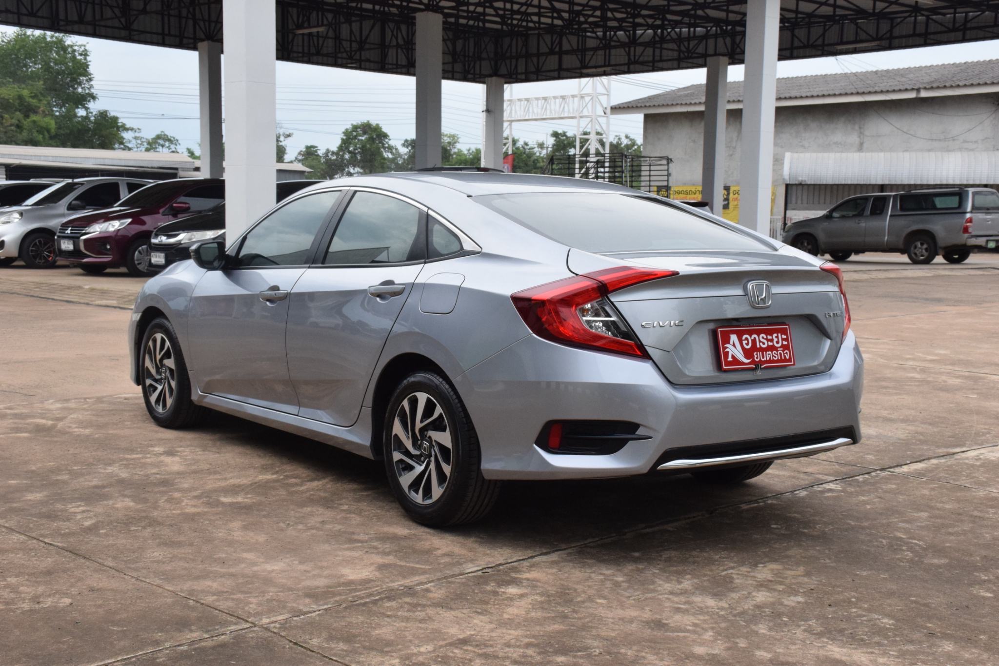 Car image 10