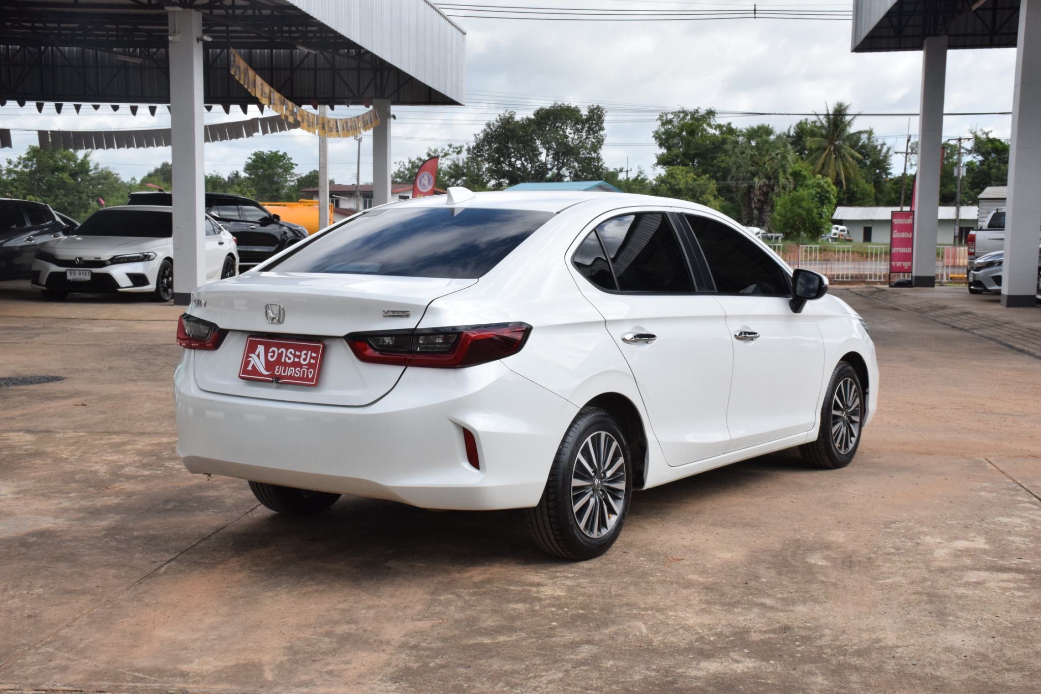 Car image 8
