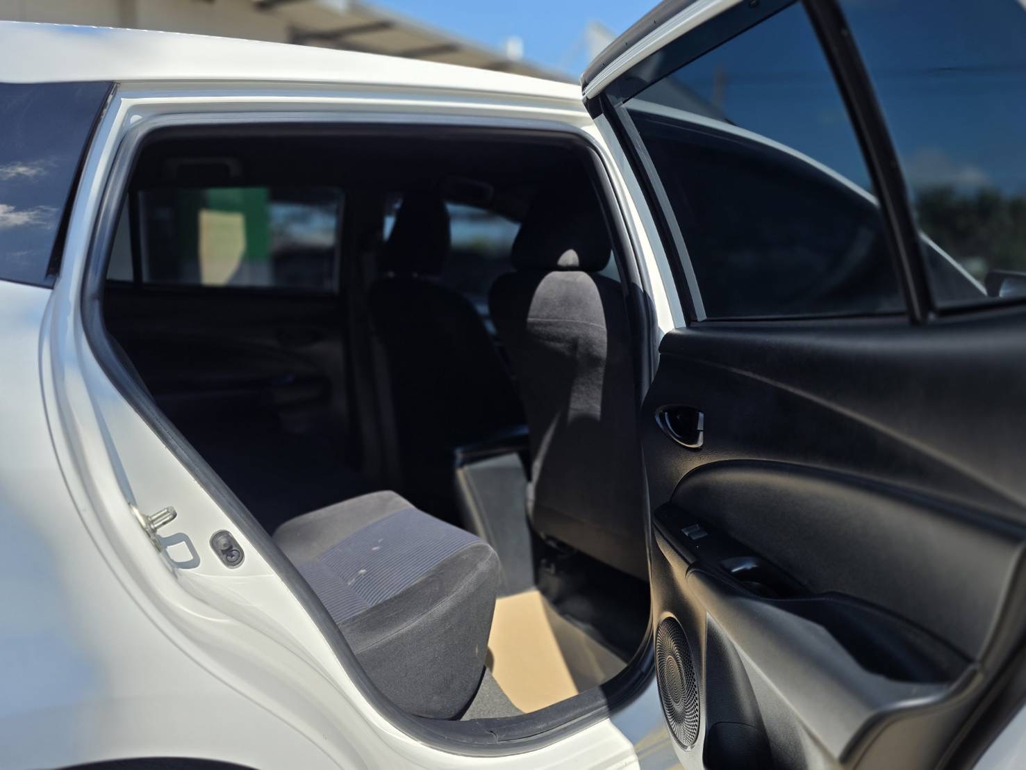Car image 13