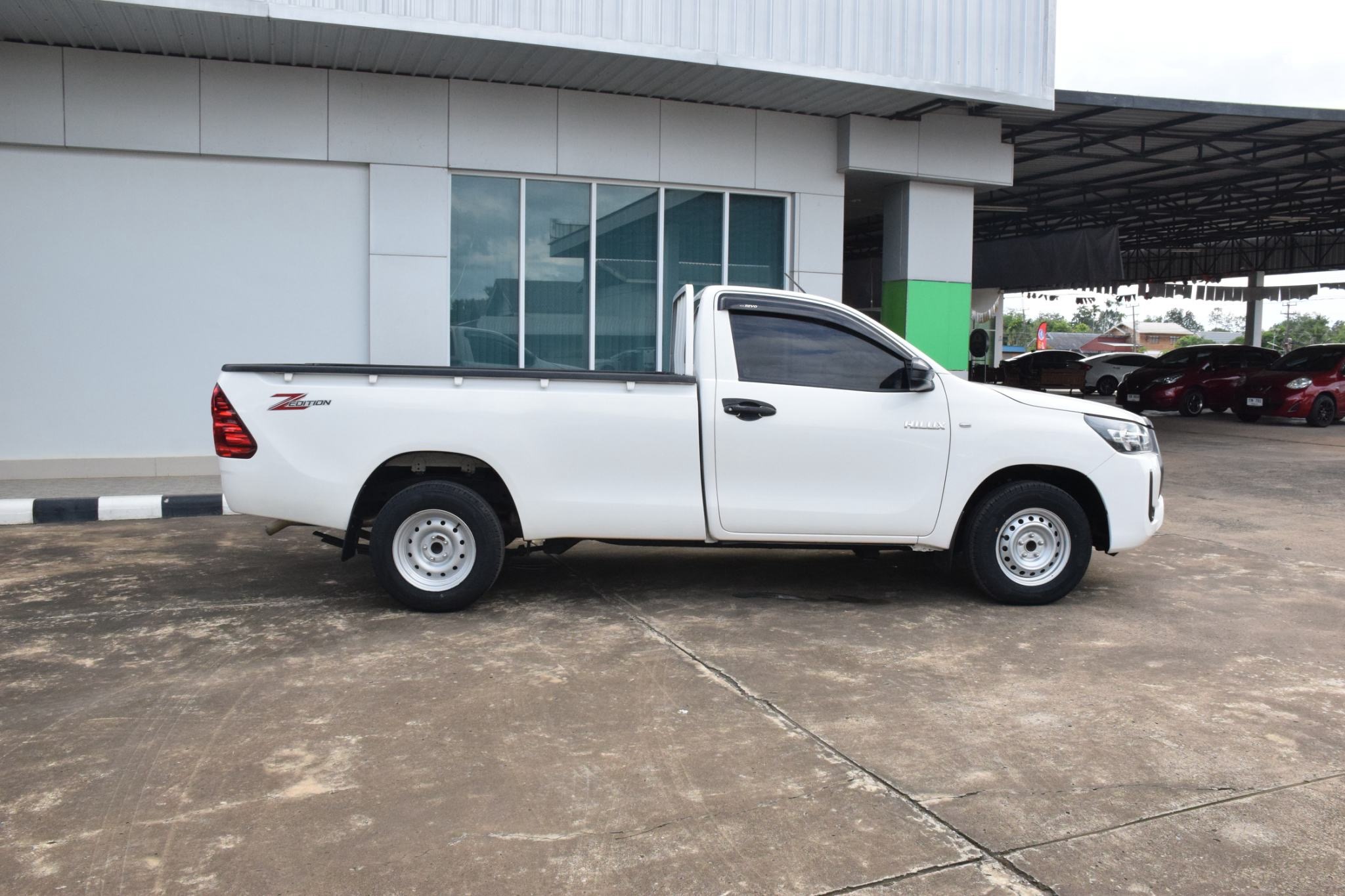 Car image 11