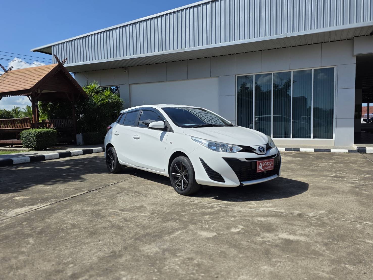 Car image 7