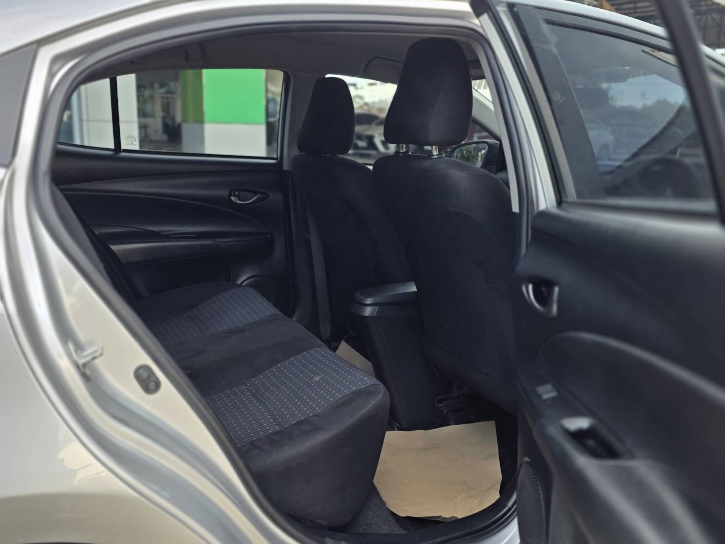 Car image 14