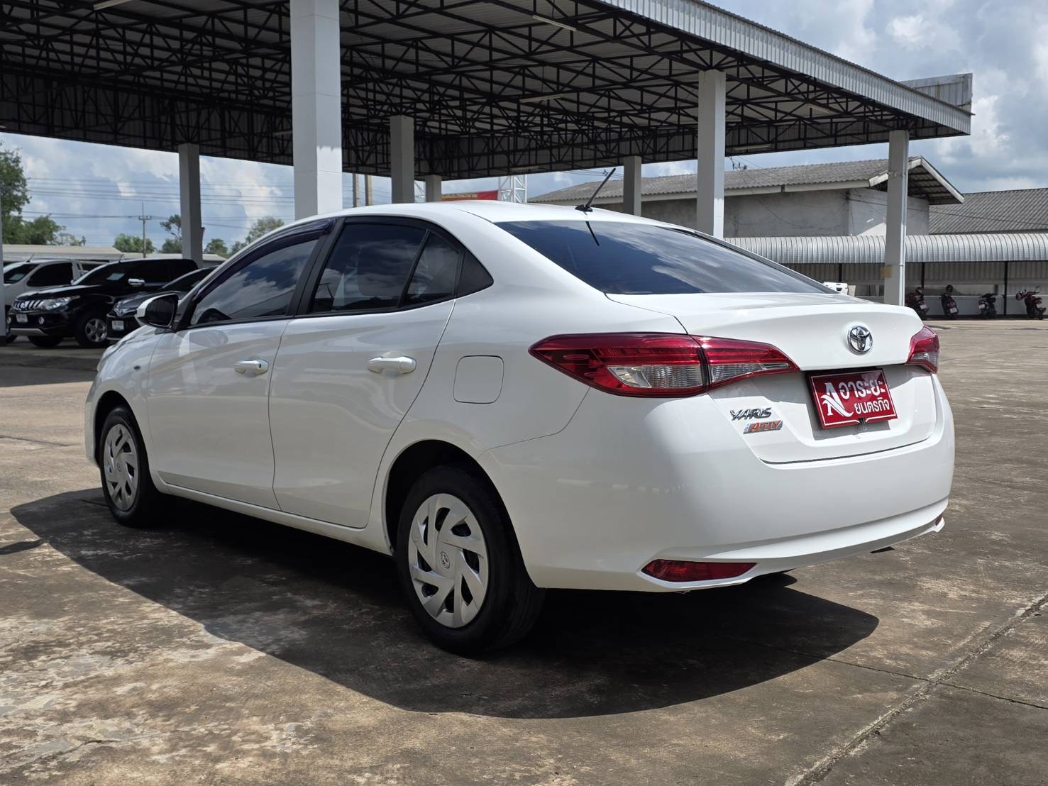 Car image 10