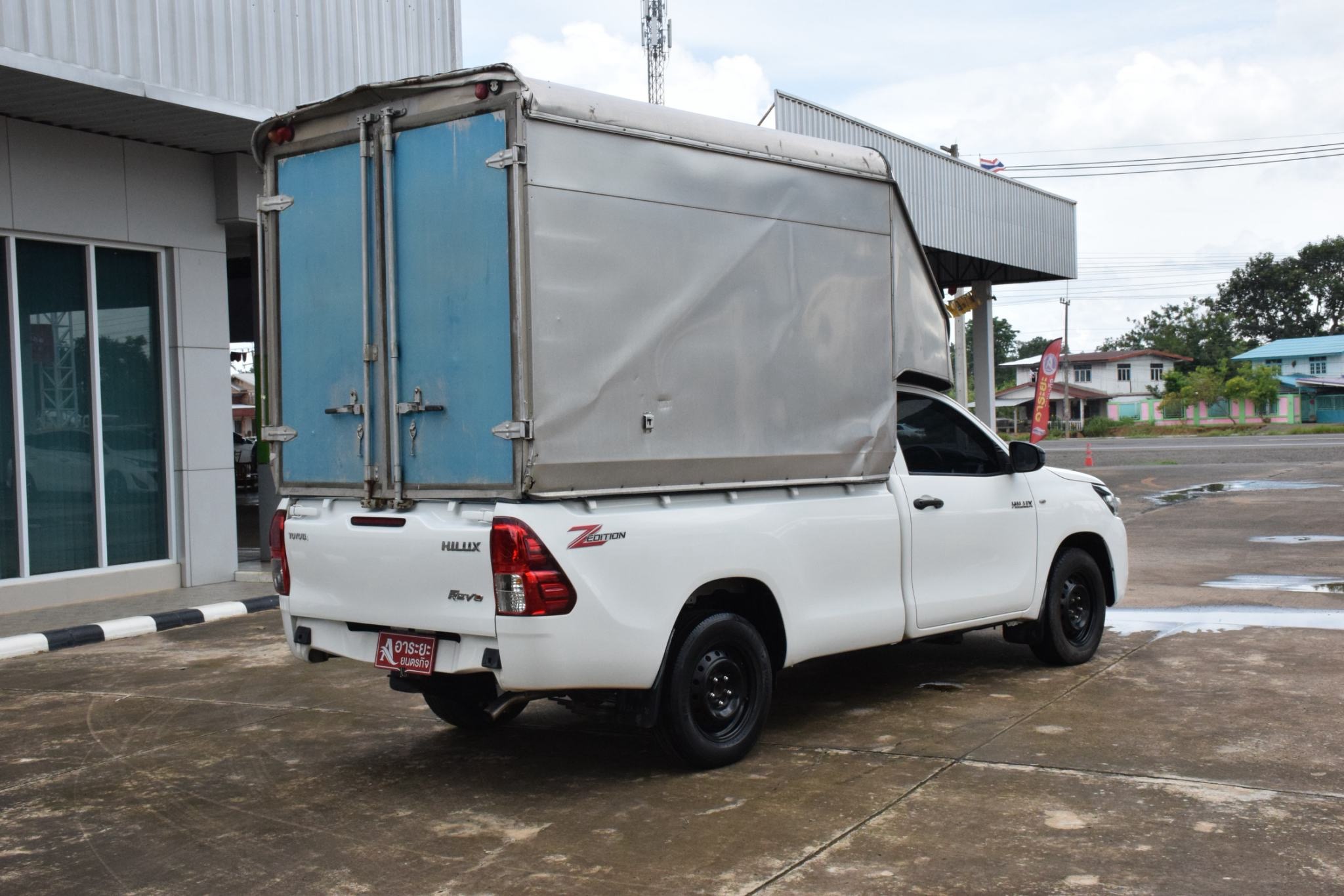 Car image 8