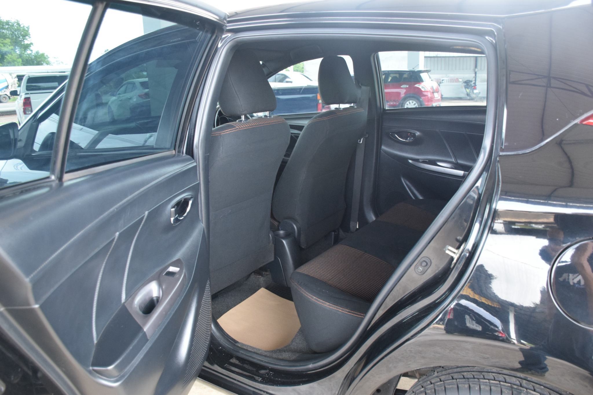 Car image 16