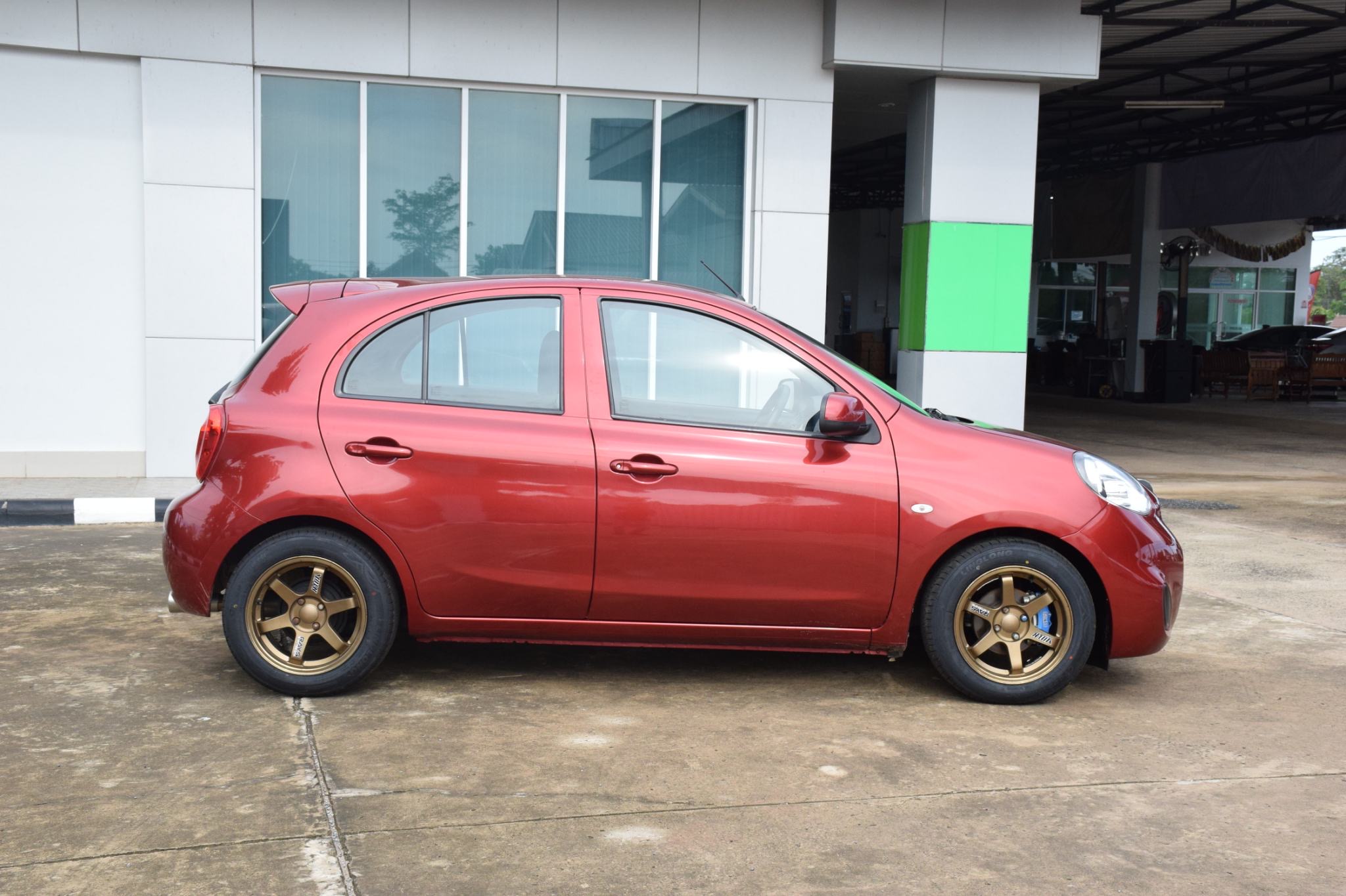 Car image 11