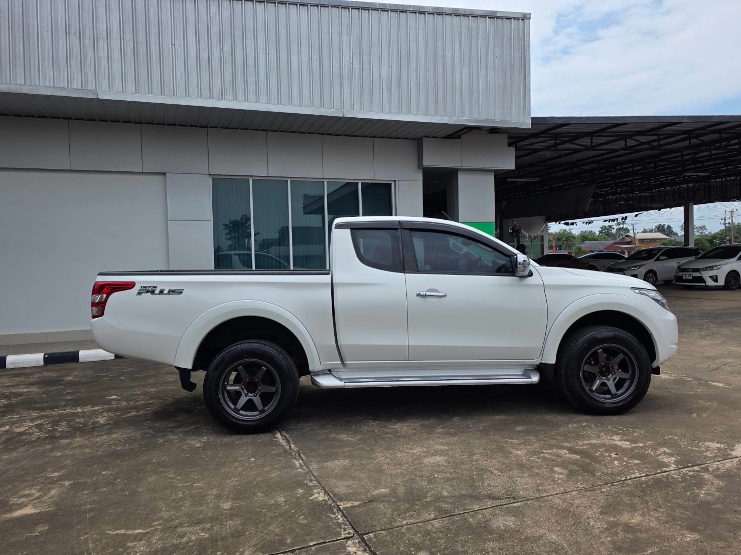 Car image 11