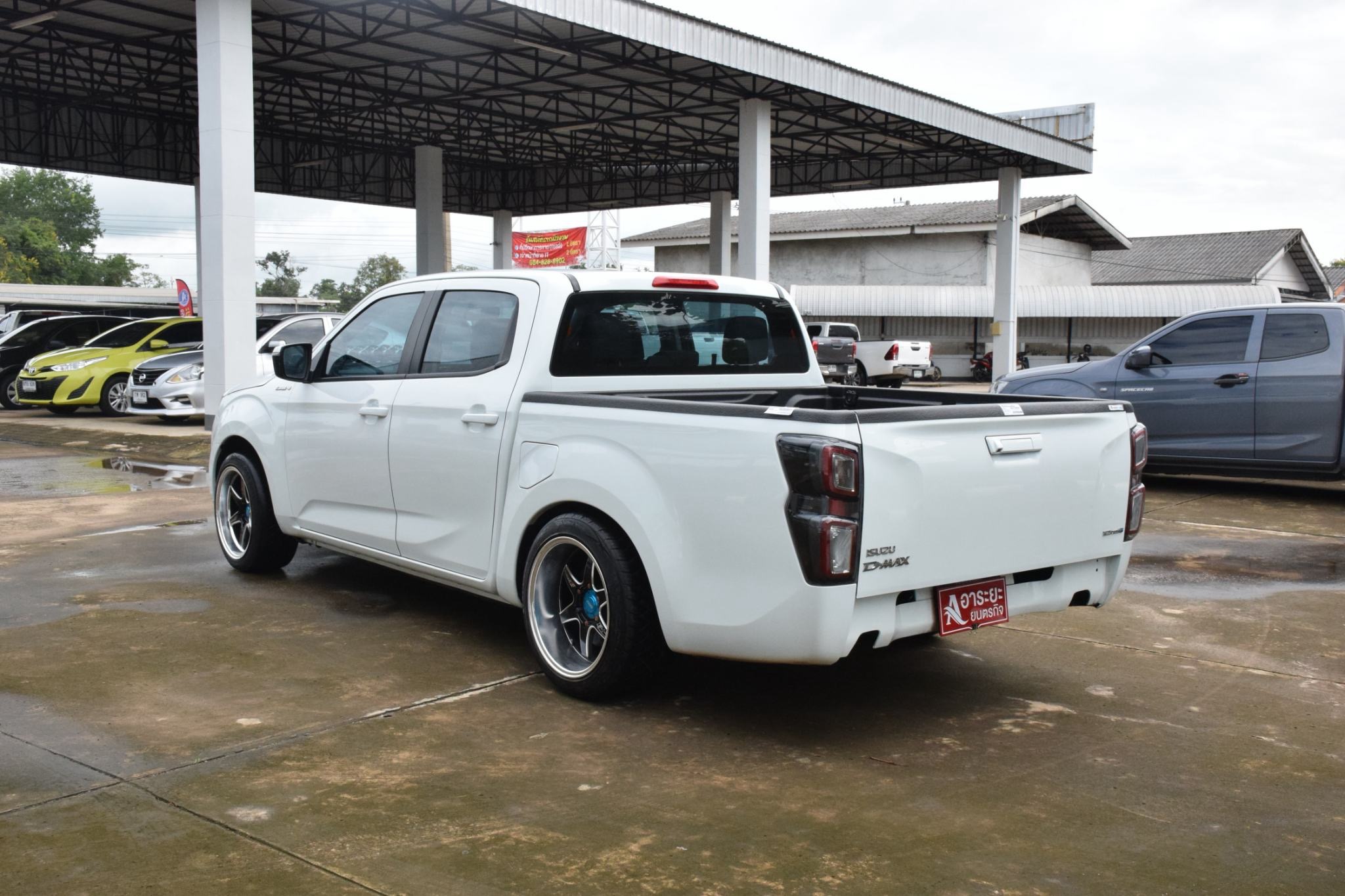 Car image 10