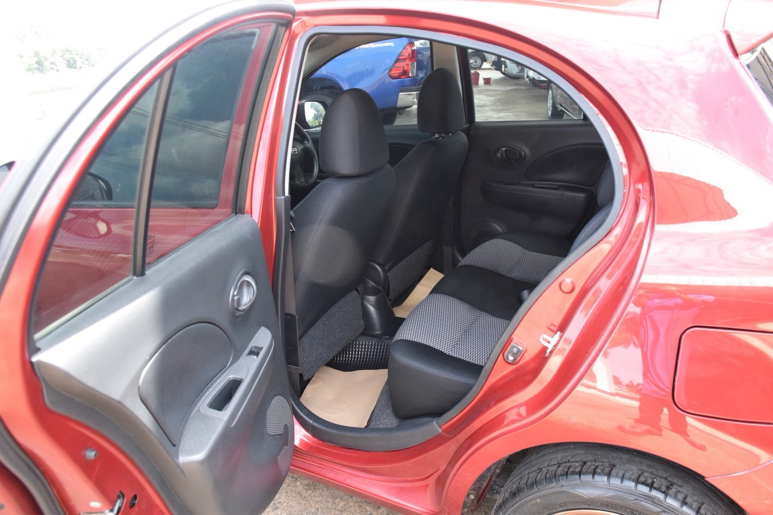 Car image 17