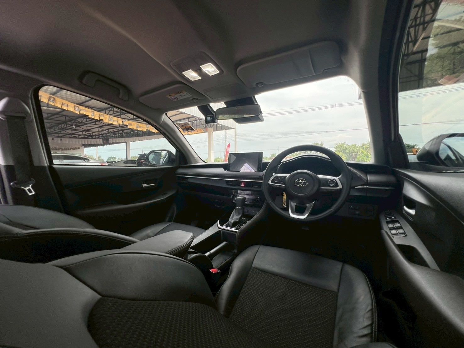 Car image 20