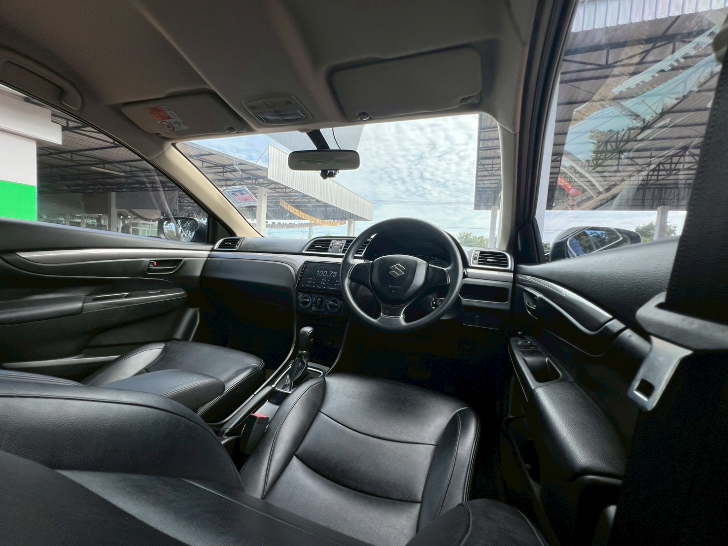 Car image 20
