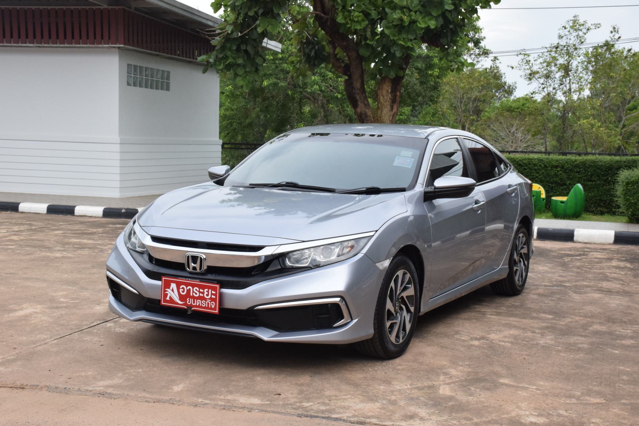 Car image 5