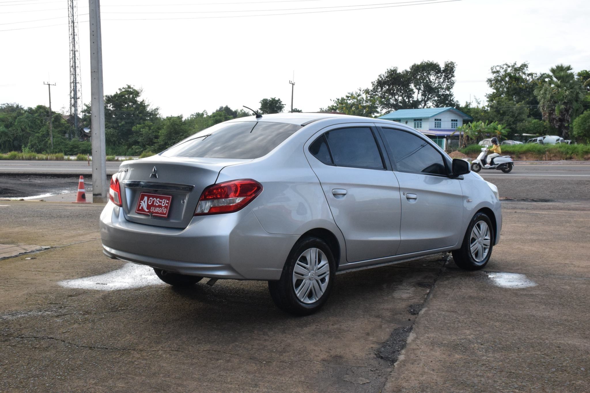 Car image 8