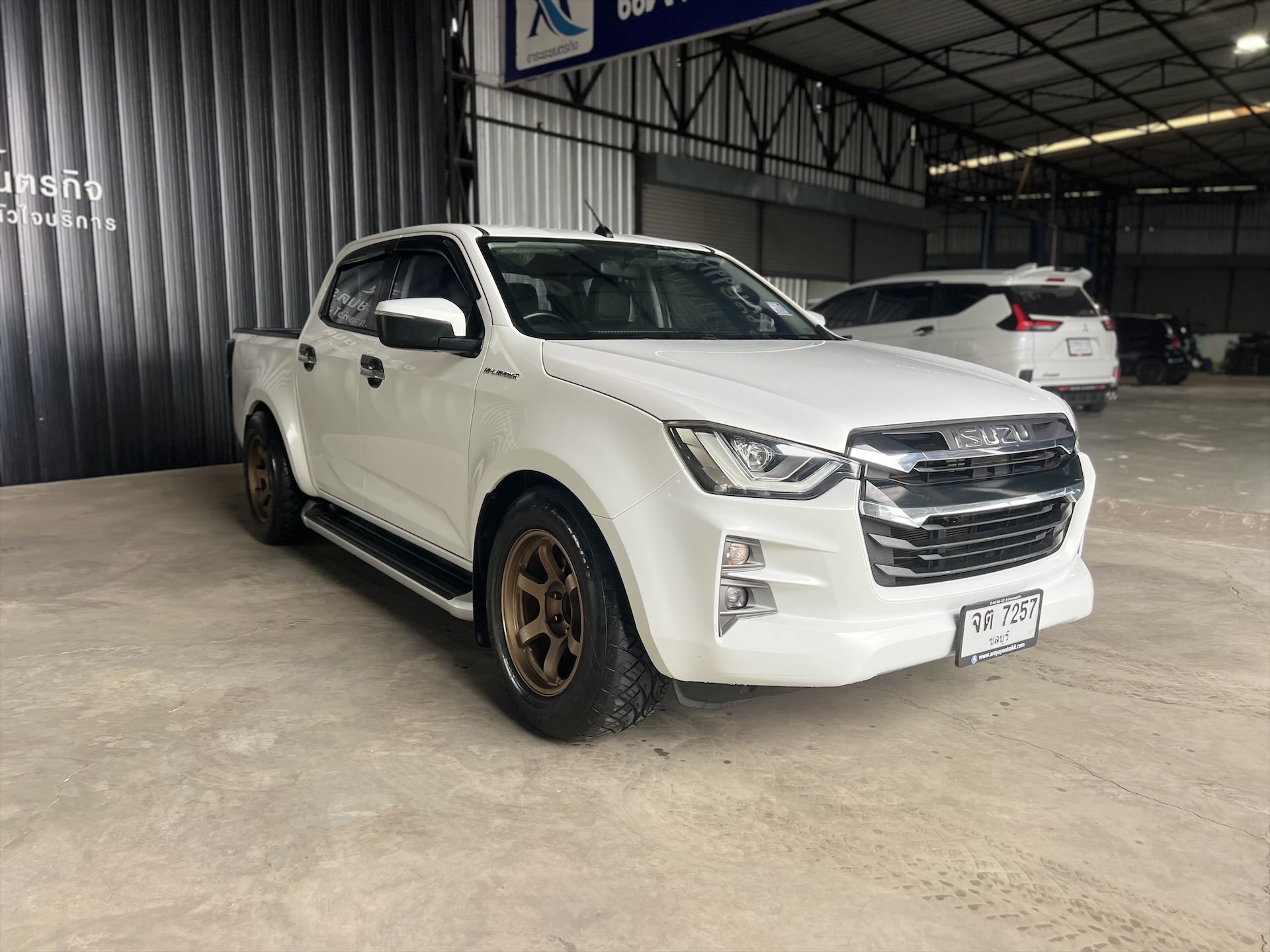 Car image 7