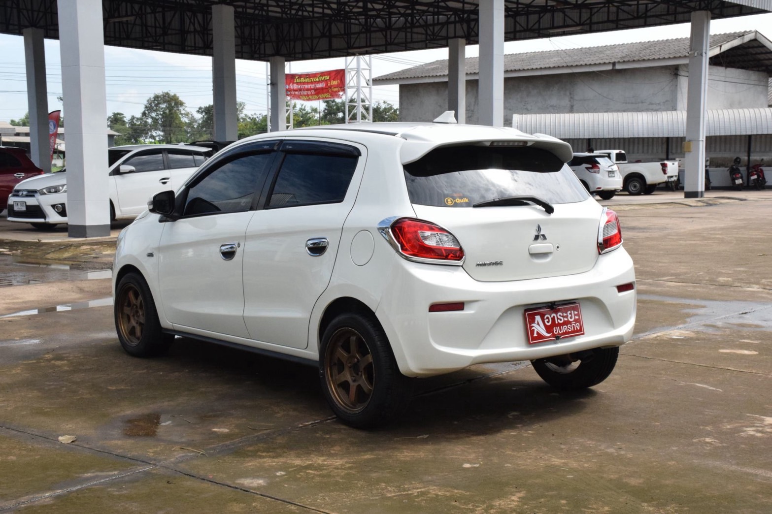 Car image 11