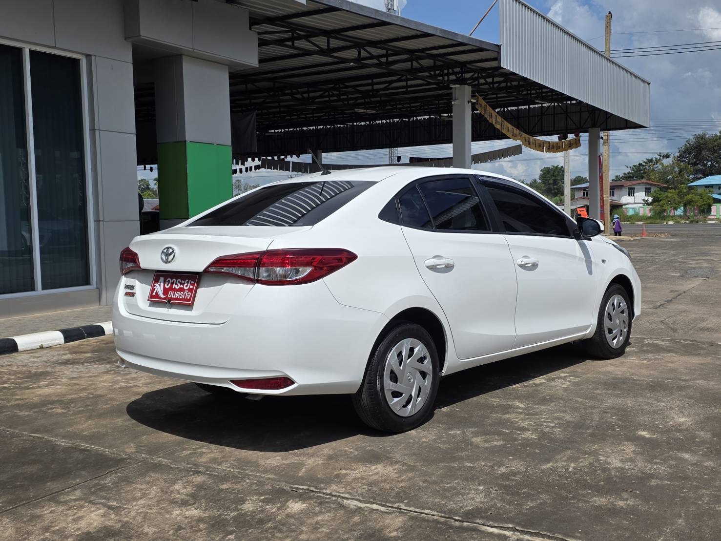 Car image 8