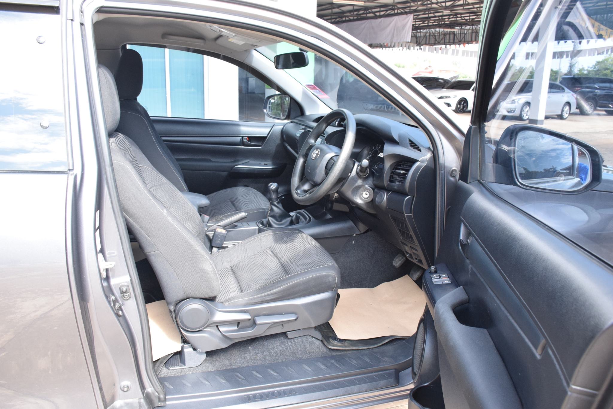 Car image 13