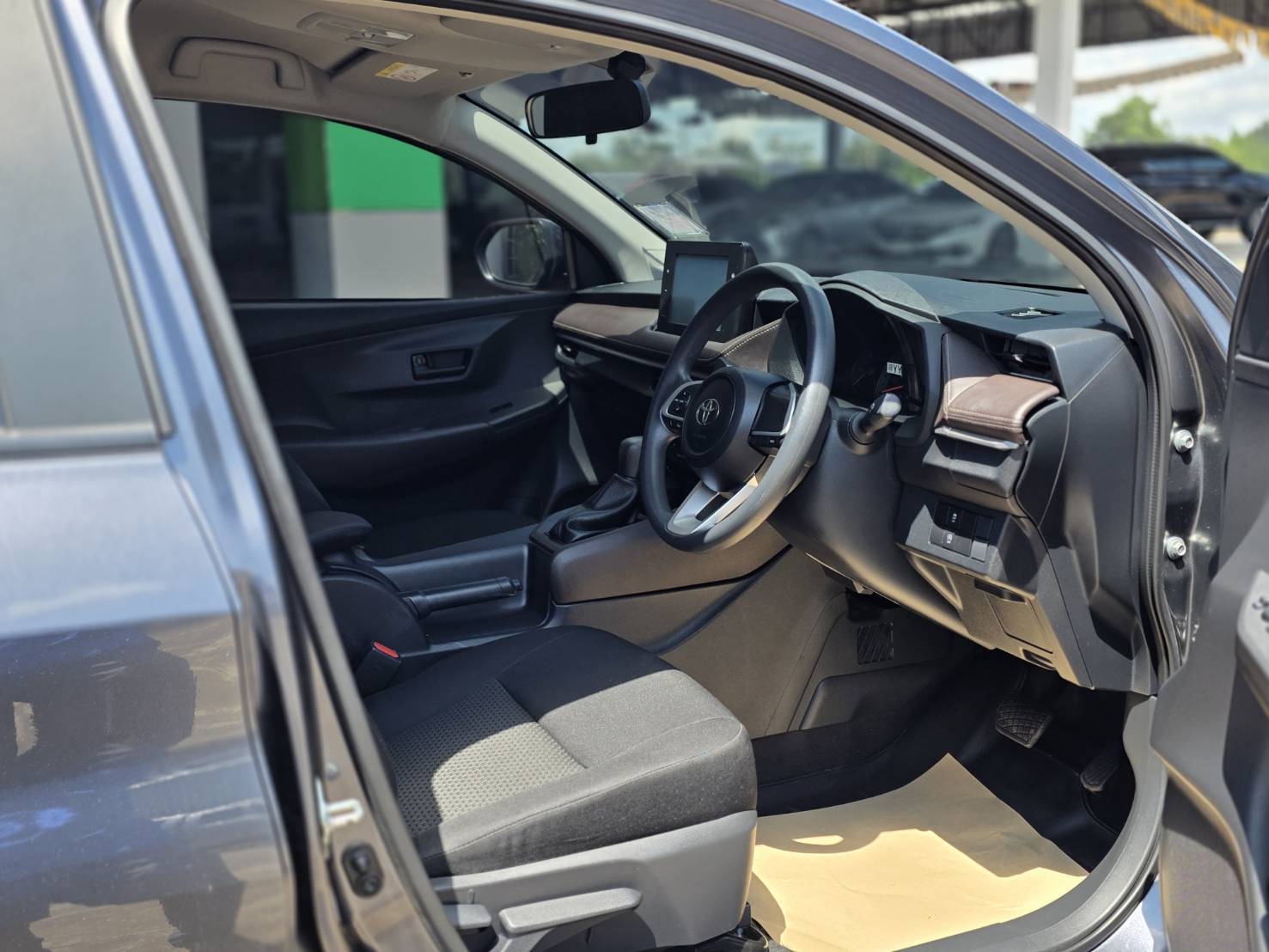 Car image 13