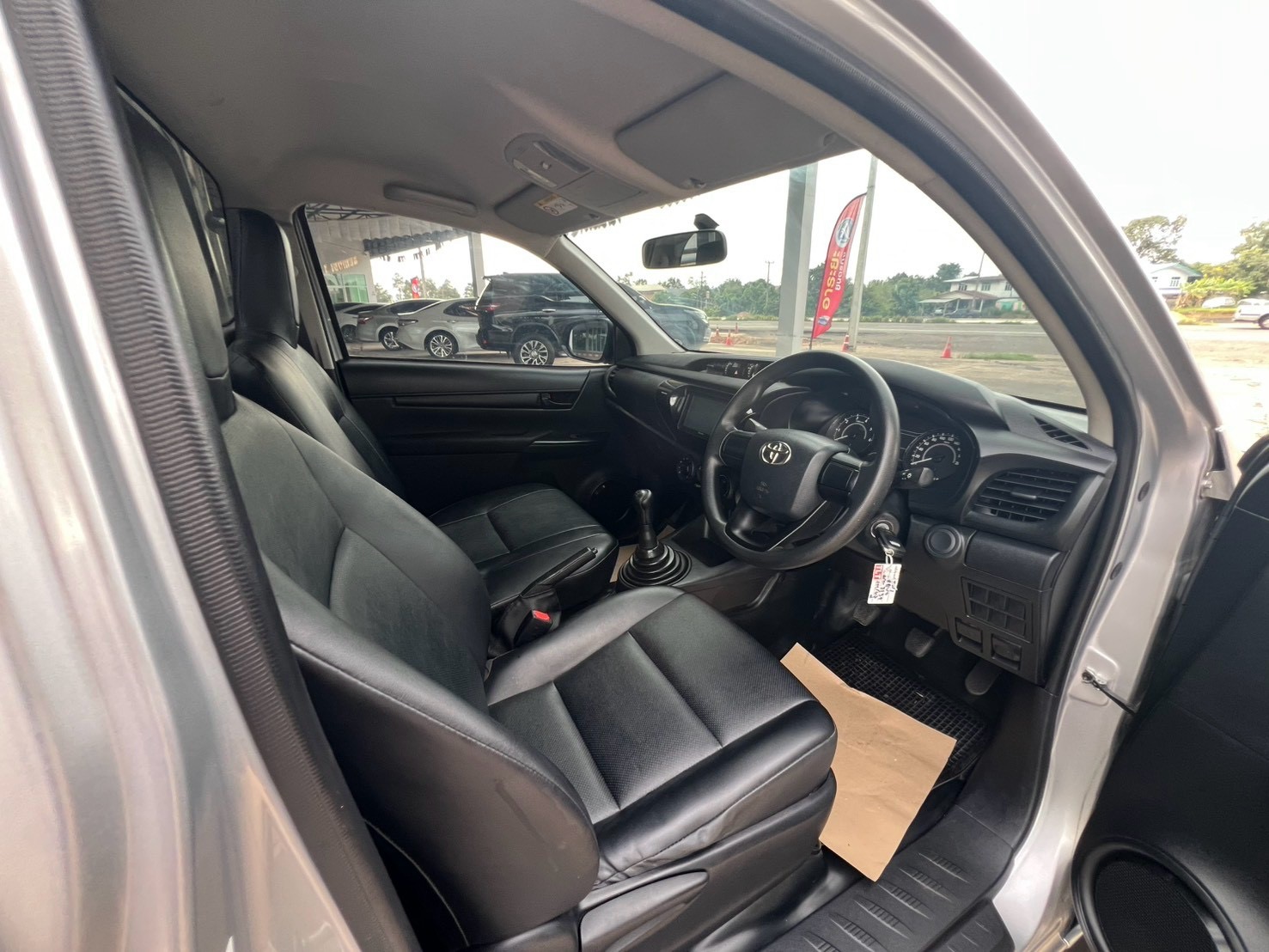 Car image 17