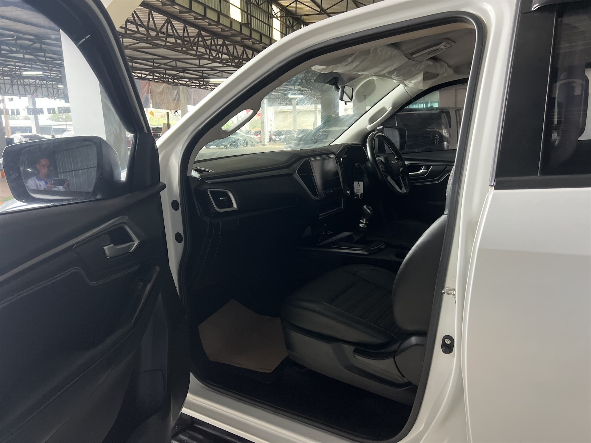 Car image 15