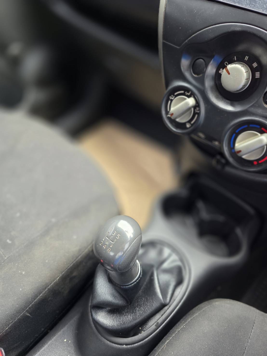 Car image 17